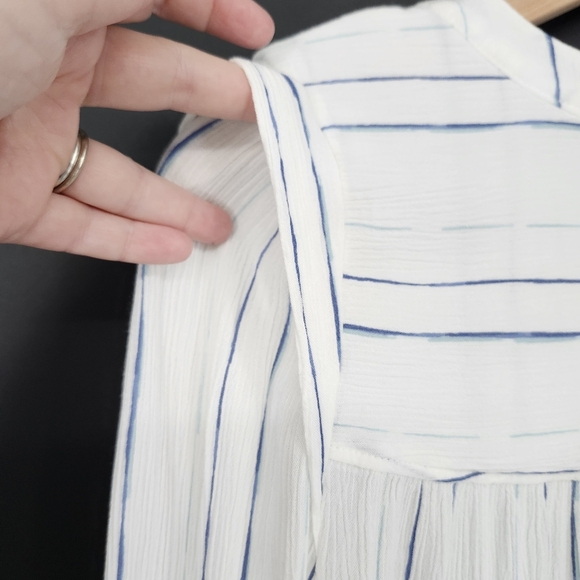 A.N.A. Womens Gauzy Button Front Top size S White Blue Crinkle Contemporary - Picture 6 of 7